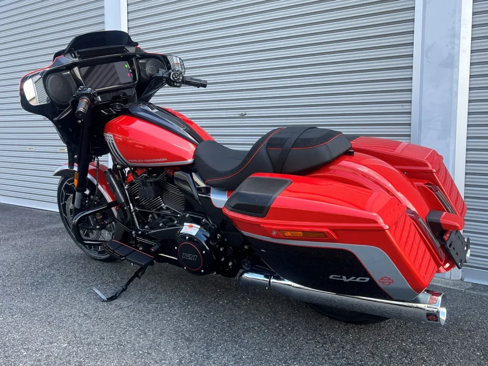 Harley-Davidson FLHXSE CVO 2026, black / orange, фото 9
