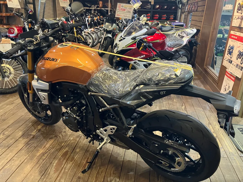 Suzuki Gsx-8T 2026, золотистый, фото 4