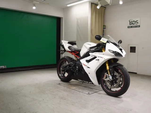 Triumph Daytona 675 R 2012, белый, фото 3