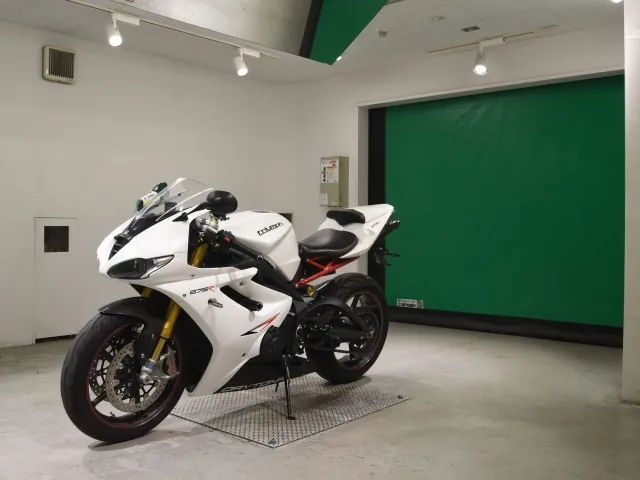 Triumph Daytona 675 R 2012, белый, фото 4