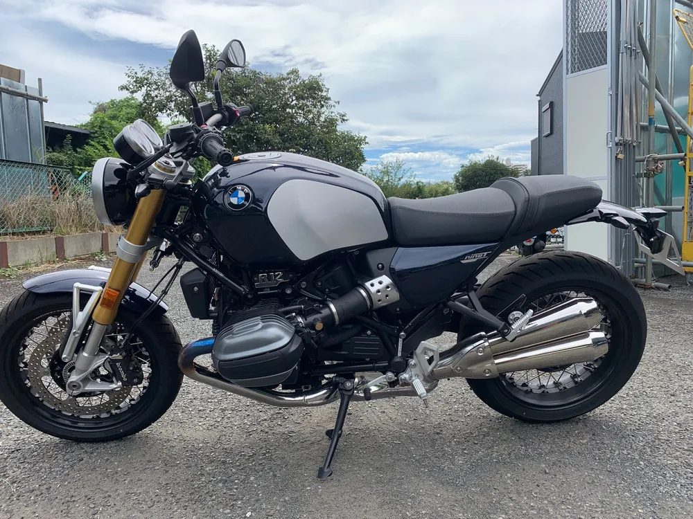 BMW R12nineT 2025, серебристый, navy blue, фото 3