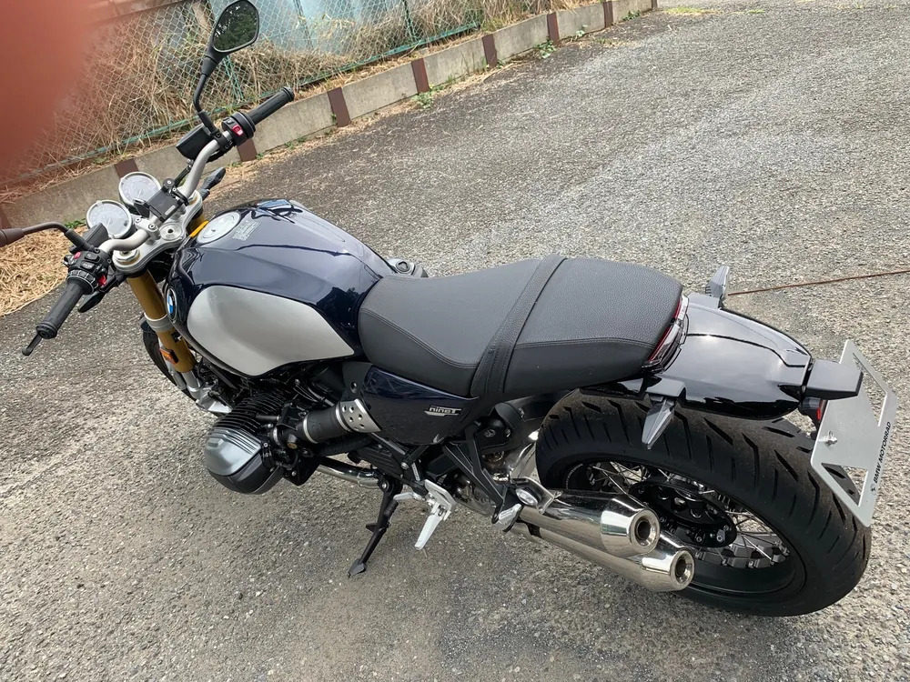 BMW R12nineT 2025, серебристый, navy blue, фото 4