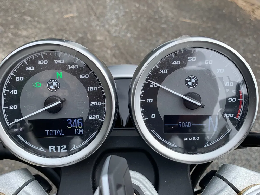 BMW R12nineT 2025, серебристый, navy blue, фото 5