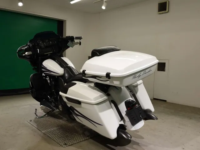 Harley-Davidson FLHXSE1800CVO 2016, белый, фото 6