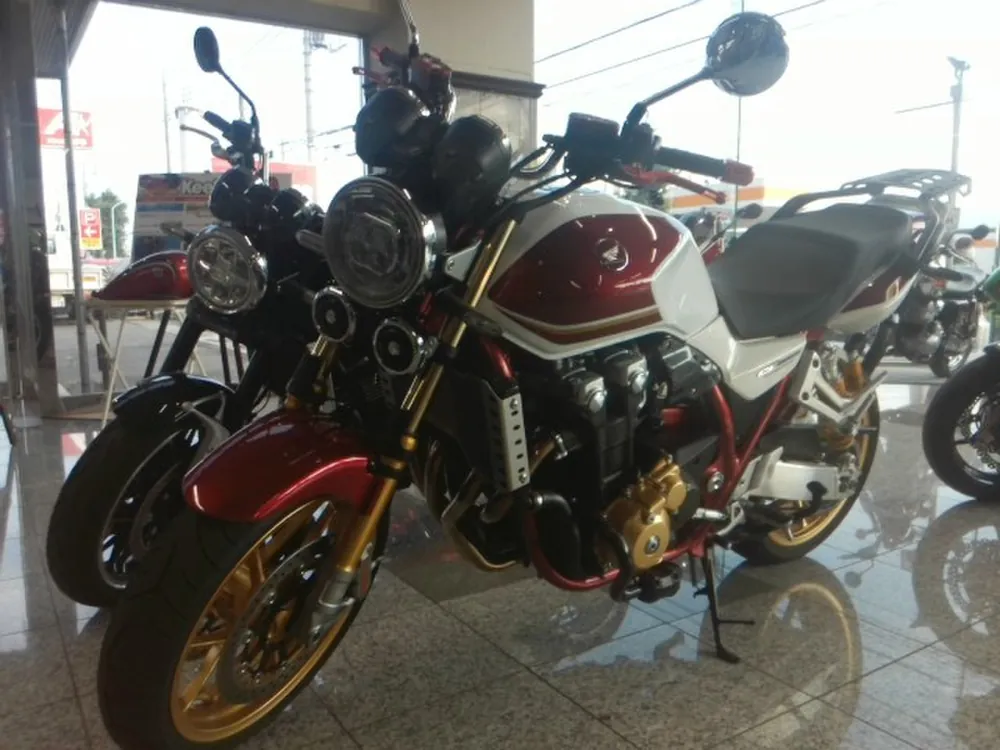 Honda CB1300 2023, p white / red, фото 2