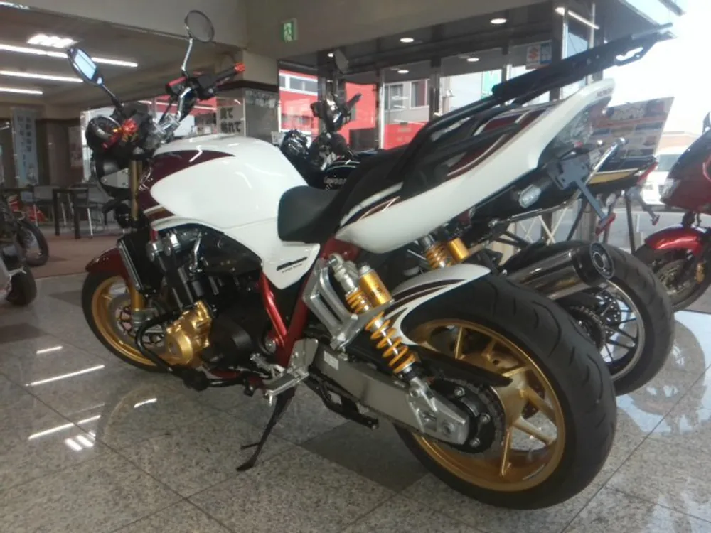 Honda CB1300 2023, p white / red, фото 5