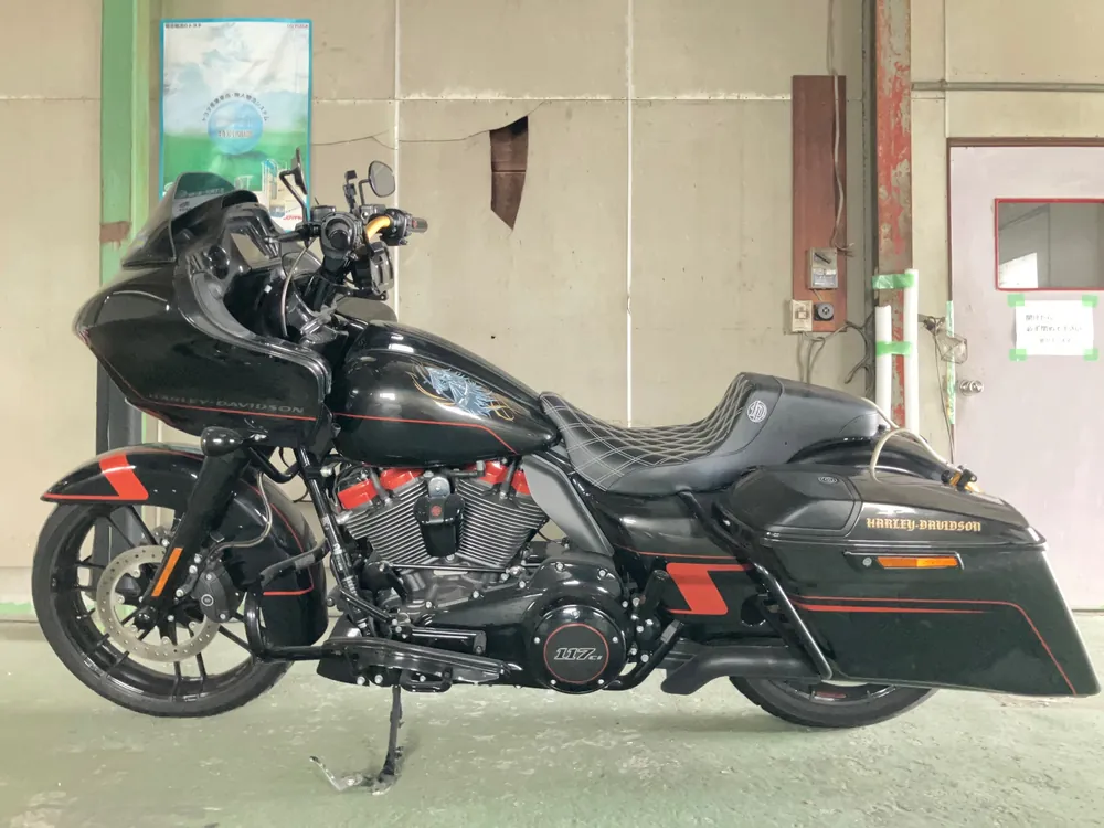 Harley-Davidson FLTRXSE1800CVO 2017, чёрный, фото 2