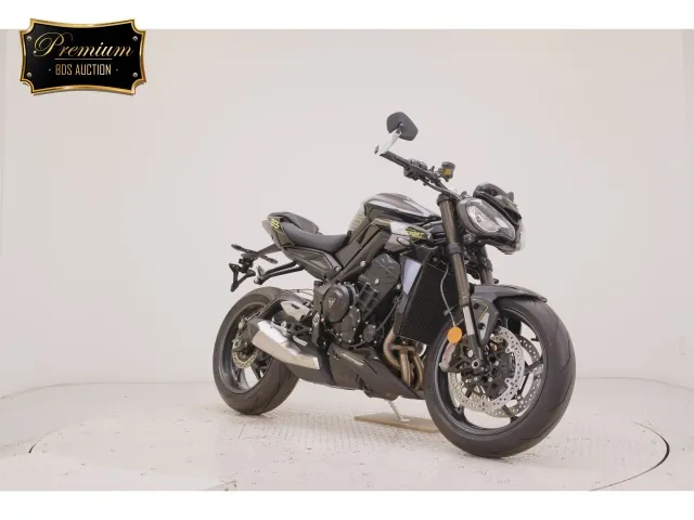 Triumph Street Triple RS 2026, чёрный, фото 3