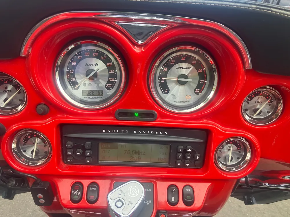 Harley-Davidson FLHTCUSE1800CVO 2010, red/ black, фото 3
