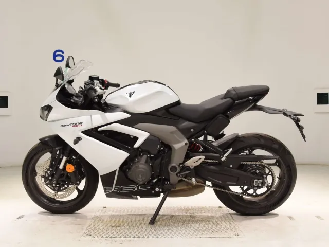 Triumph Daytona 660 2024, белый, фото 2