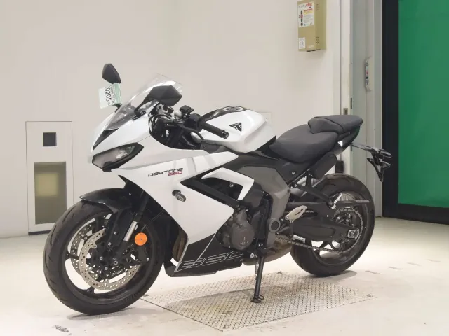 Triumph Daytona 660 2024, белый, фото 4