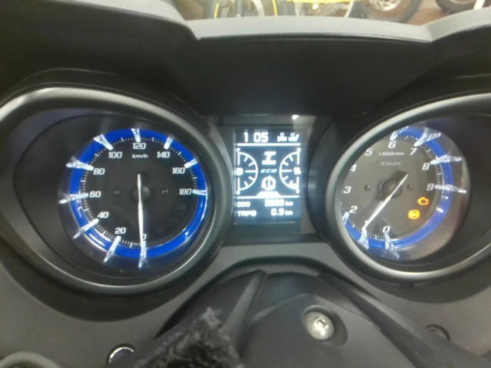 Yamaha TMAX560 2021, чёрный, серебристый, фото 3