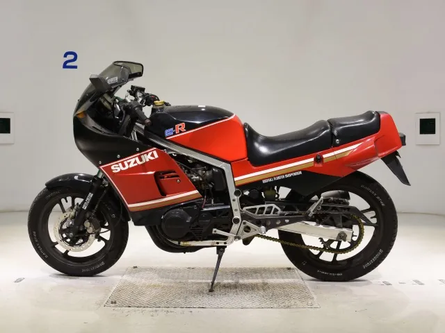 Suzuki GSX-R400 1984, red | black, фото 2