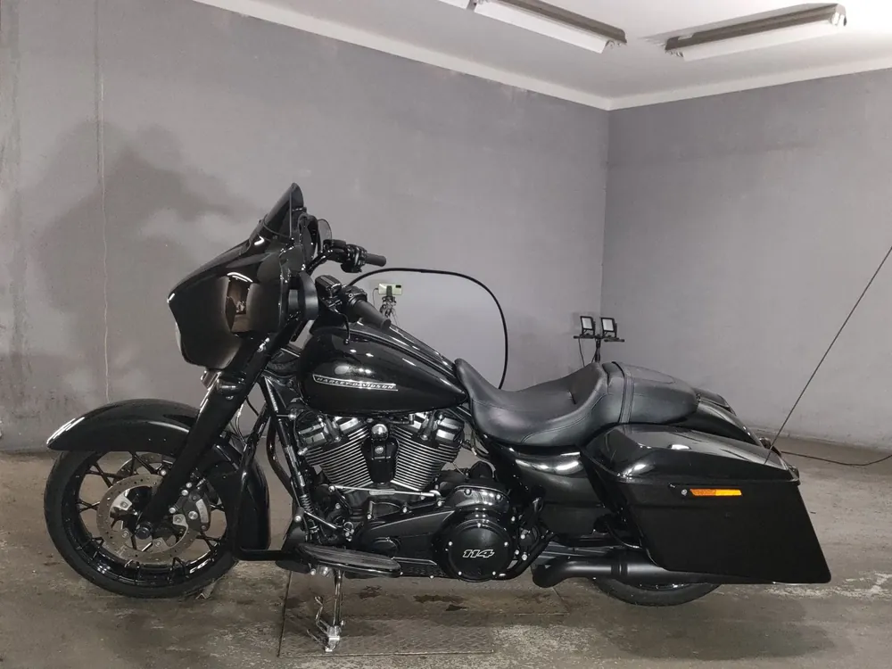 Harley-Davidson FLHXS1870 2021, чёрный, фото 2