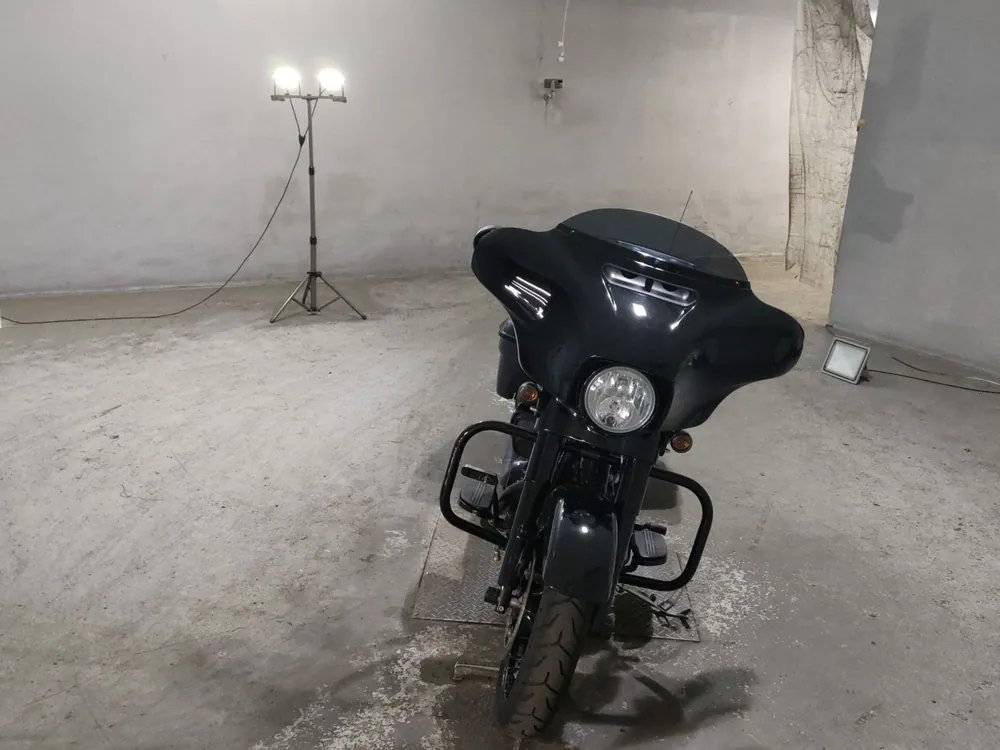 Harley-Davidson FLHXS1870 2021, чёрный, фото 3
