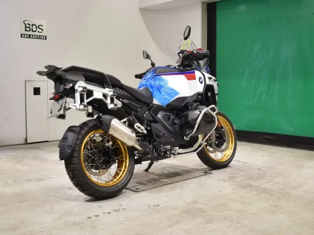 BMW R1300Gs Adv Asa 2026, white | red | blue, фото 5