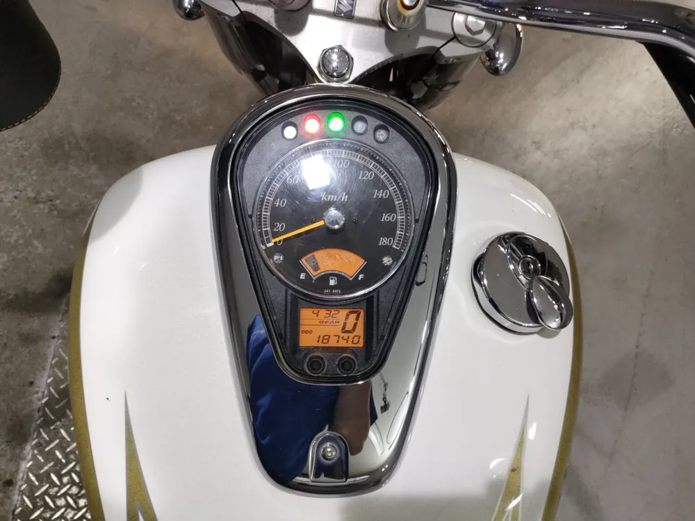 Suzuki Intruder 400 Classic 2010, white / gold, фото 5