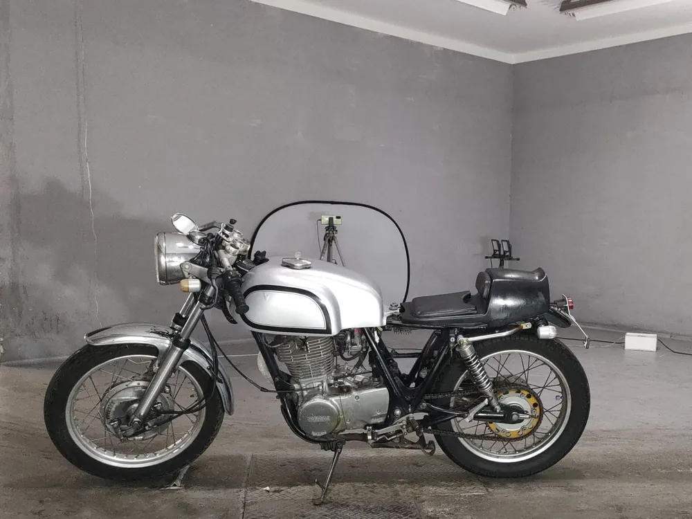 Yamaha SR400 1997, серый, фото 2