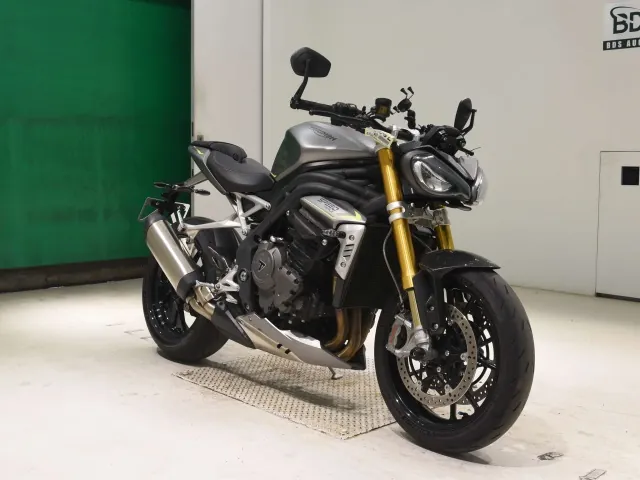 Triumph Speed Triple RS 2021, matt silver, фото 3