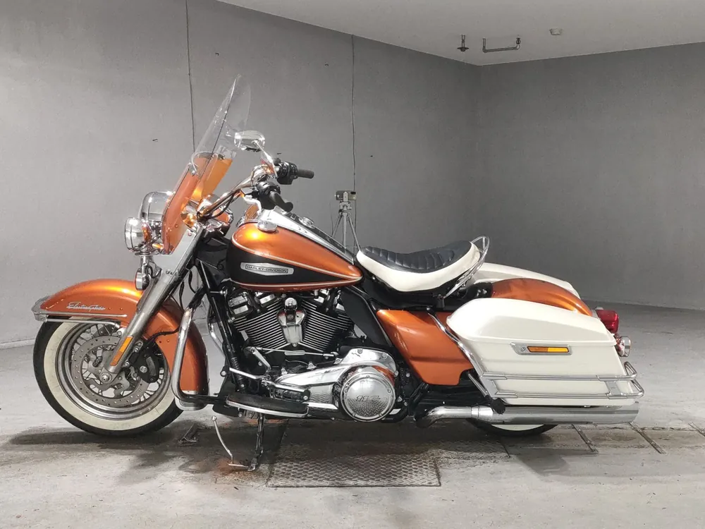 Harley-Davidson FLHFB1870 2024, black / orange, фото 2