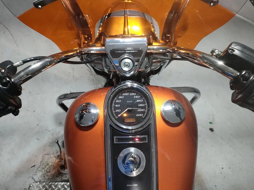 Harley-Davidson FLHFB1870 2024, black / orange, фото 5