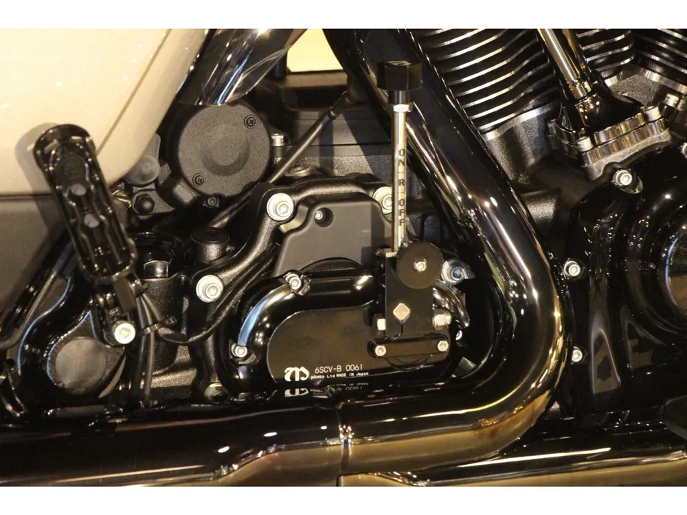 Harley-Davidson FLTRXSE1800CVO 2024, серебристый, фото 6
