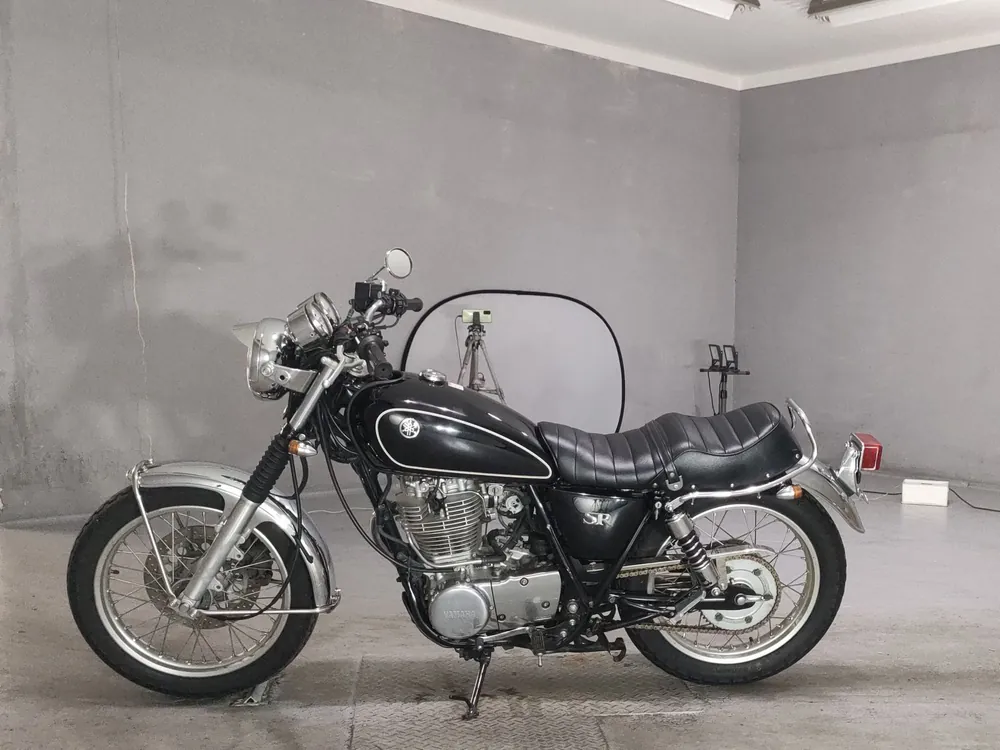 Yamaha SR400 2010, чёрный, фото 2