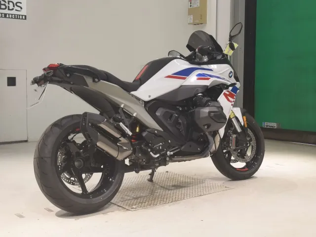 BMW R1300Rs Asa 2026, white | red | blue, фото 5