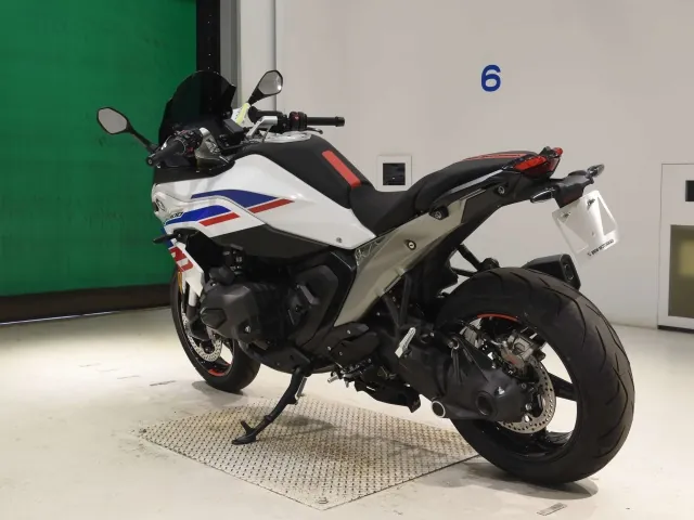 BMW R1300Rs Asa 2026, white | red | blue, фото 6