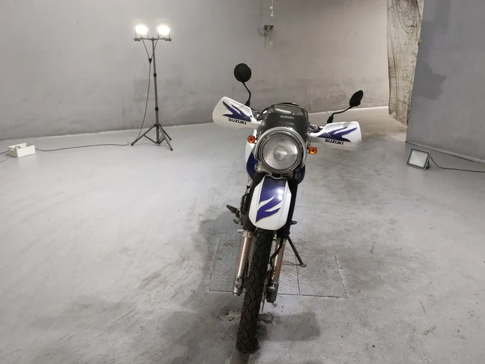 Suzuki DR250R, белый, фото 3