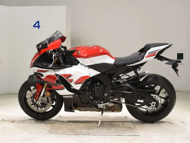 Yamaha YZF-R1M 2026, white | red | black, фото 2