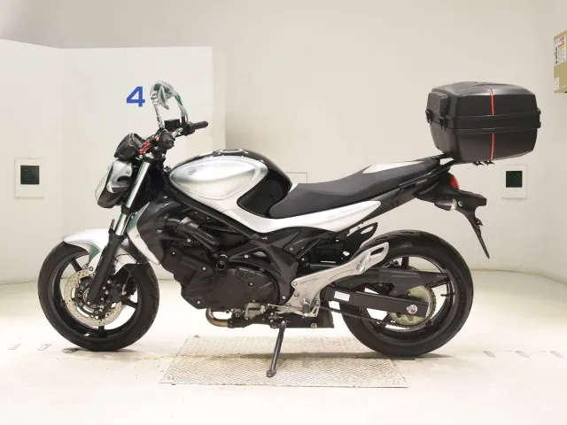 Suzuki Gladius 400 ABS 2015, black | silver, фото 2