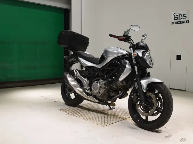 Suzuki Gladius 400 ABS 2015, black | silver, фото 3