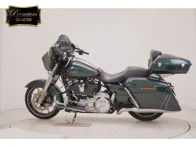 Harley-Davidson FLHXS1870 2021, зелёный, фото 2