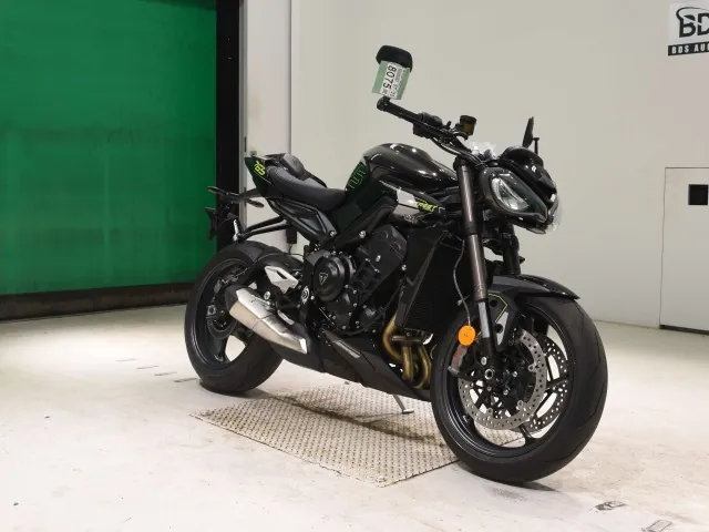 Triumph Street Triple RS 2026, чёрный, фото 3