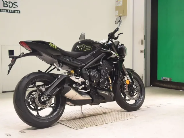 Triumph Street Triple RS 2026, чёрный, фото 5