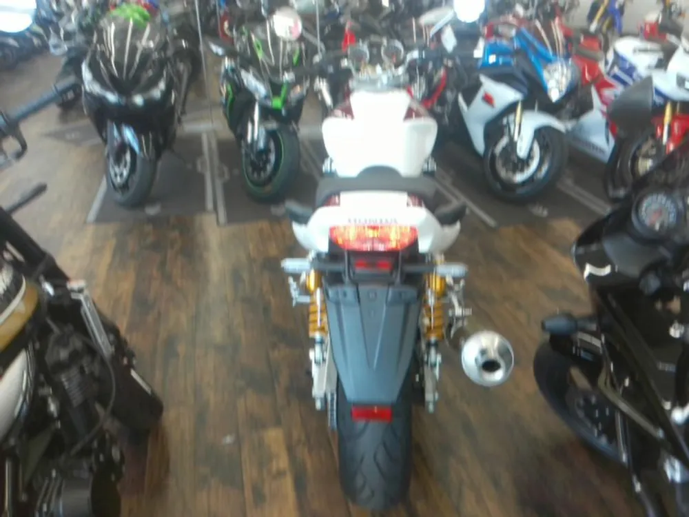 Honda CB1300 2025, p white / red, фото 5