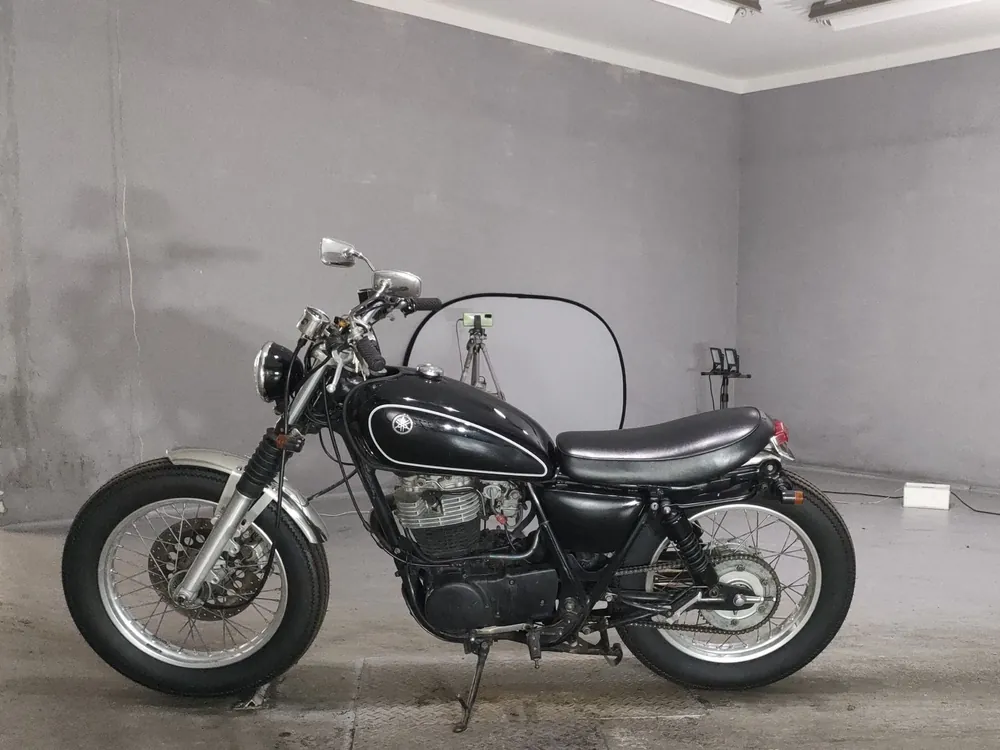 Yamaha SR400 2002, чёрный, фото 2