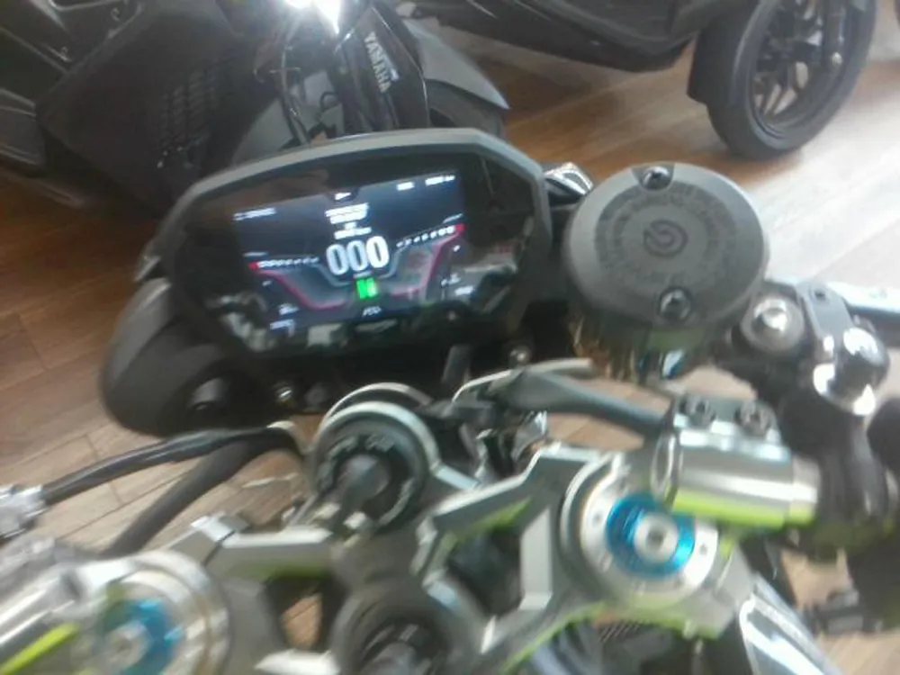 Triumph Street Triple 2023, жёлтый, фото 3