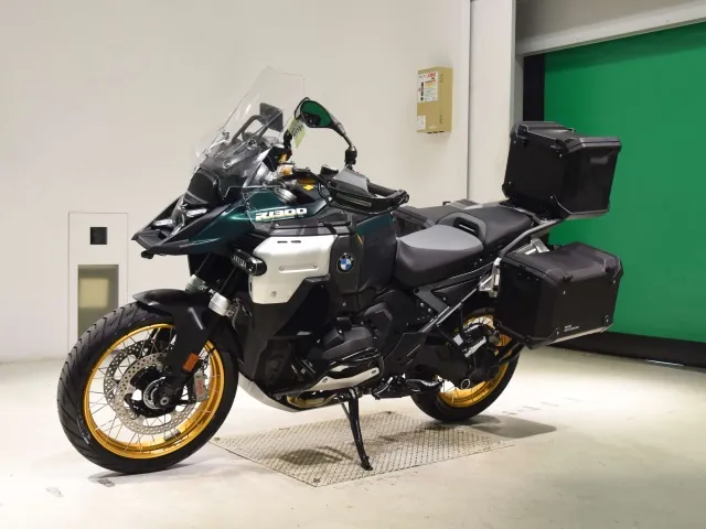 BMW R1300GS Adventure 2025, зелёный, фото 4