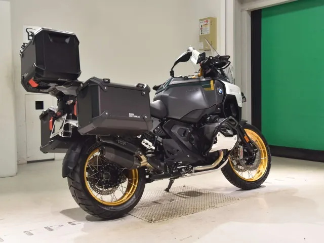 BMW R1300GS Adventure 2025, зелёный, фото 5