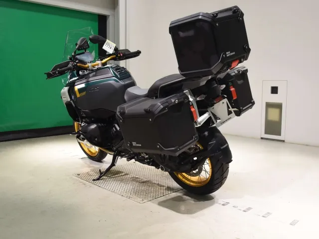 BMW R1300GS Adventure 2025, зелёный, фото 6