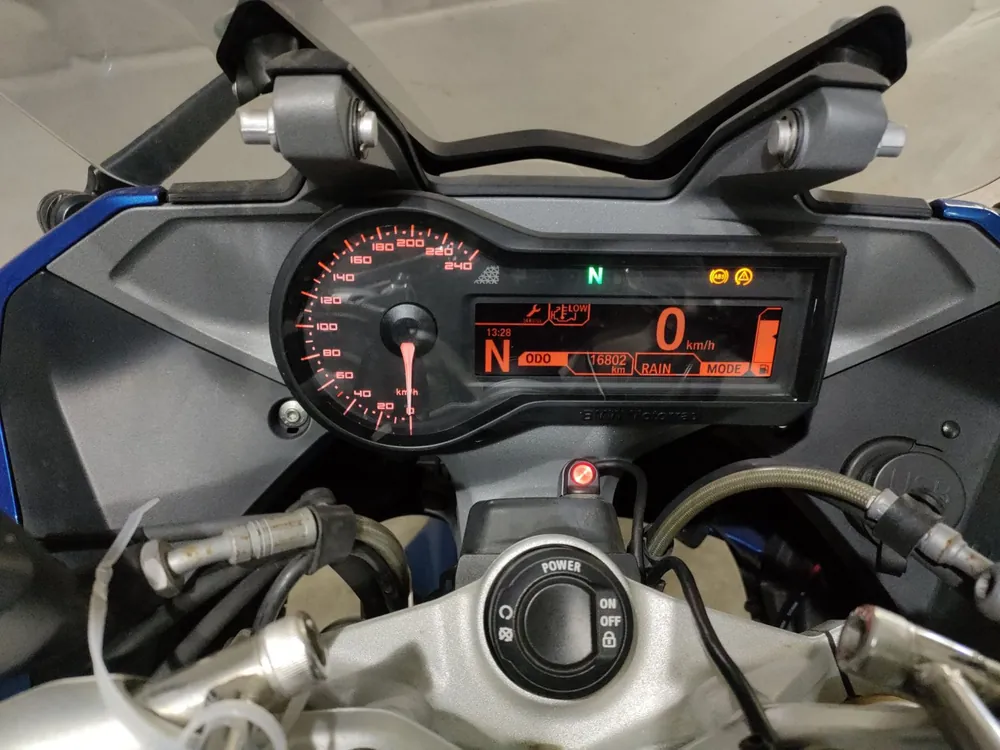 BMW R1200Rs 2017, white / blue, фото 5