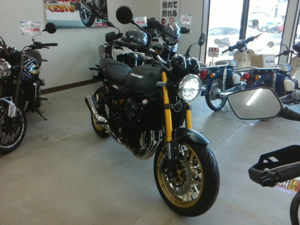 Kawasaki Z900RS 2024, чёрный, фото 4