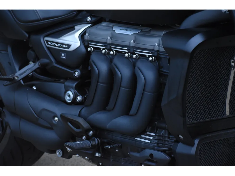 Triumph ROCKET 3R 2022, чёрный, фото 3