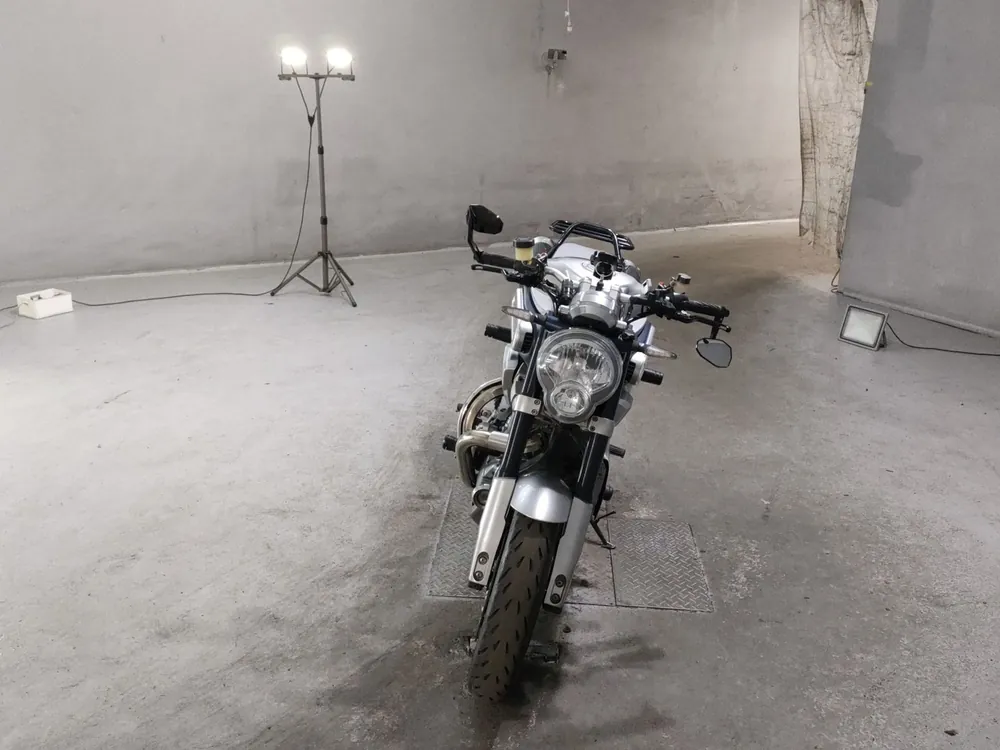 Yamaha MT-01 2005, серебристый, фото 3