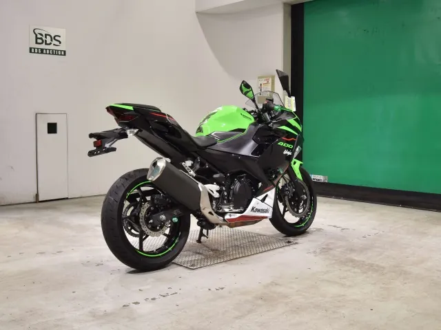 Kawasaki Ninja 400 2022, зелёный, фото 5