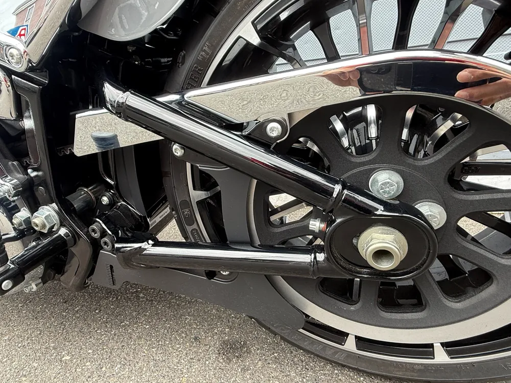 Harley-Davidson FXBR 2026, серый, фото 16