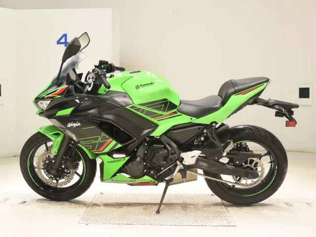 Kawasaki Z650A 2023, black | green, фото 2
