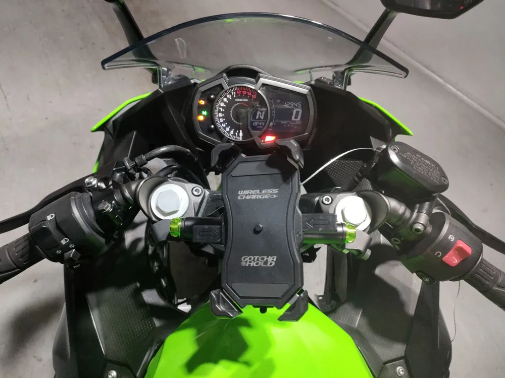 Kawasaki Z400 2024, black / green, фото 5